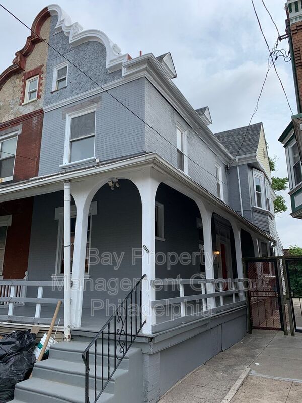 Building Photo - 1613 Dyre St