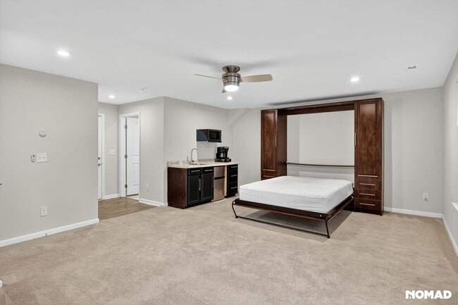 Building Photo - 305 Cross Country Way