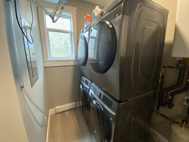 Photo du bâtiment - 330 Harewood Rd