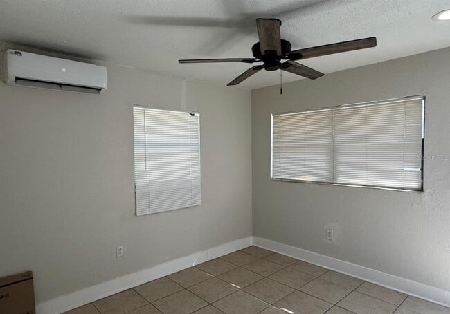 Building Photo - 10022 N Lantana Ave