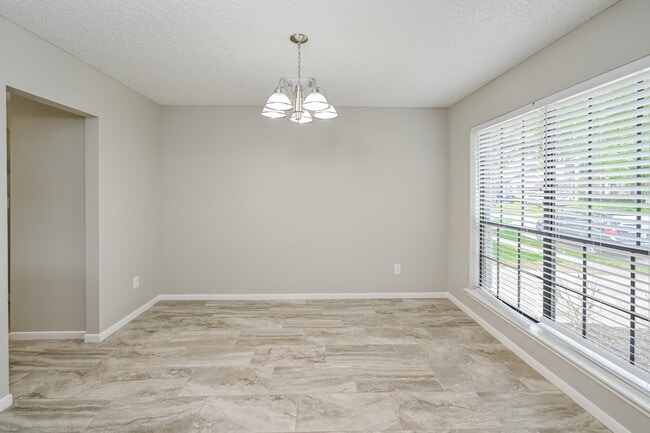 Building Photo - 2017 Spinnaker Dr