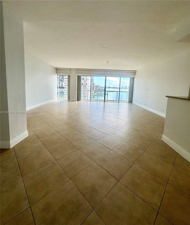Foto del edificio - 2451 Brickell Ave