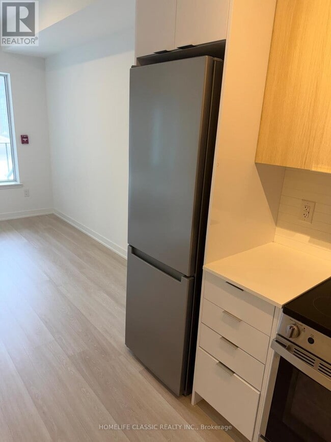 Building Photo - 5105 Hurontario St