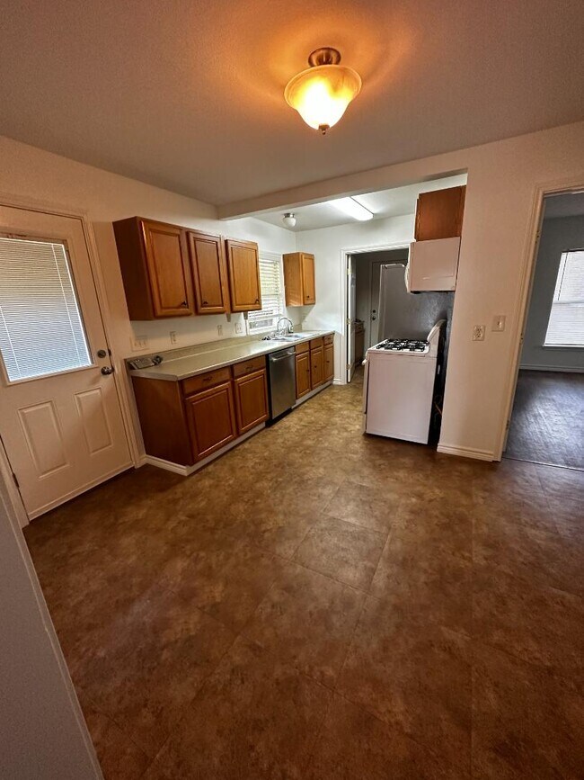 Building Photo - 2003 Banita St