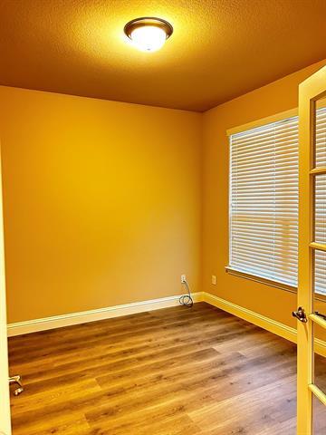 Foto del edificio - 1020 Spring Falls Dr