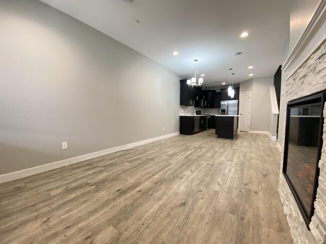 Building Photo - 686 Stone Haven Dr NE