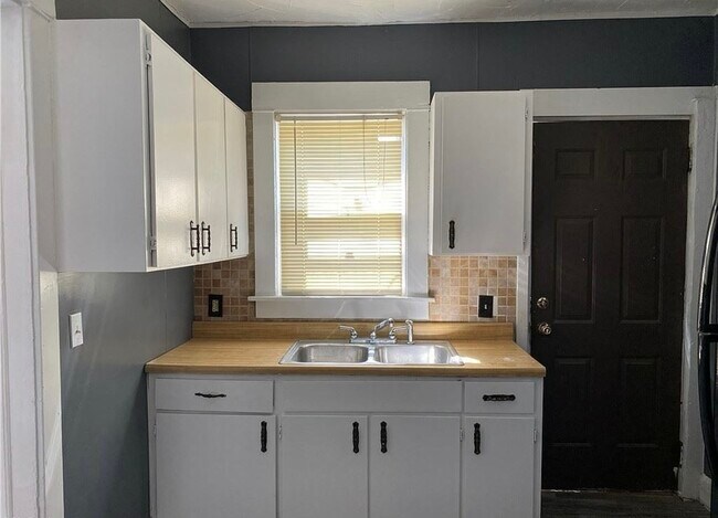 Foto del edificio - 13506 Crennell Ave