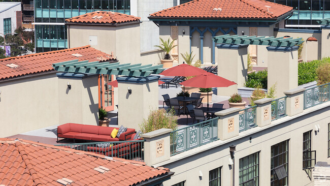 Expansive rooftop at Bachenheimer Apartments with social seating options - Bachenheimer