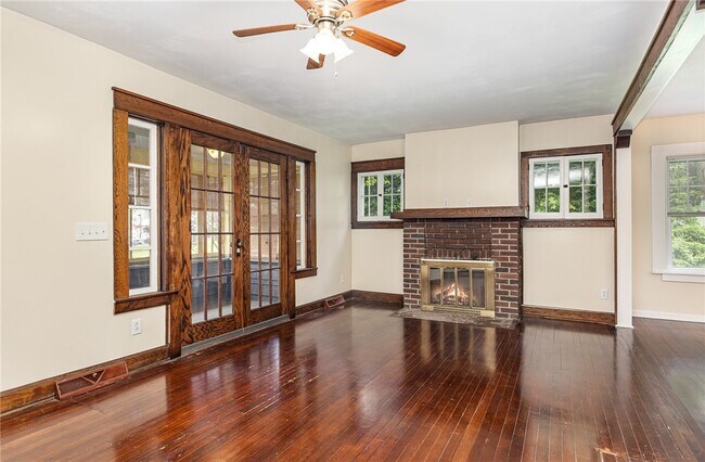 Foto del edificio - 681 Whitney Rd