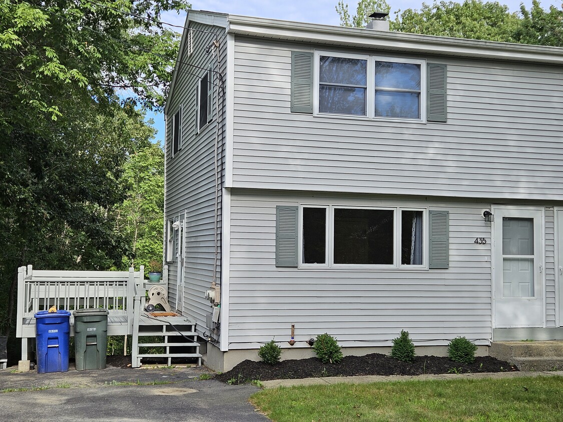 Primary Photo - 435 Duck Pond Rd