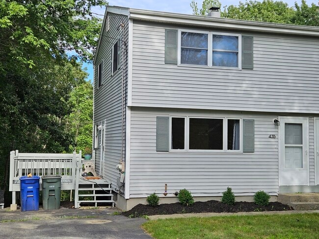 Building Photo - 435 Duck Pond Rd