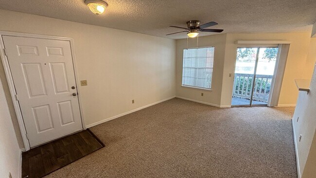 Foto del edificio - 1BR/1BA Tradewinds Condo with Lake Views!