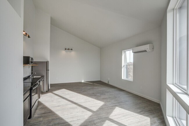 Foto del edificio - Our Only Penthouse available