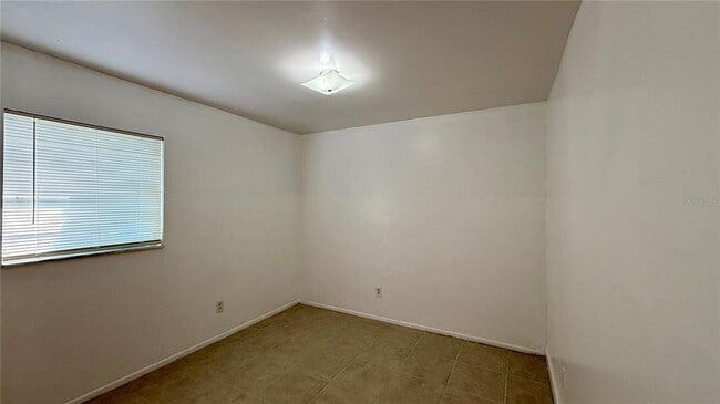 Foto del edificio - 325 W Pierce St