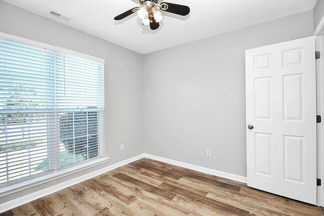 Foto del edificio - Spacious 3BD/2BA Ranch Home in the Habersh...