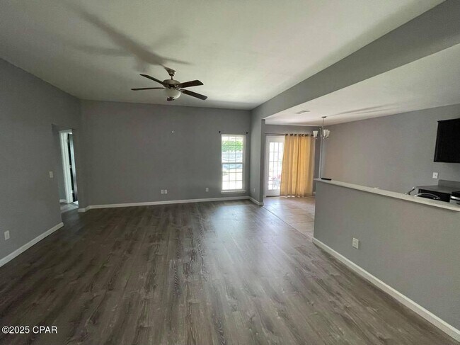 Building Photo - 245 Woodlawn Ct