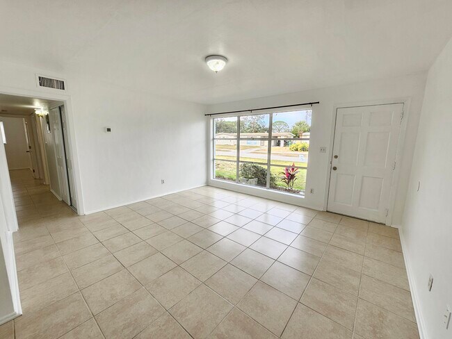 Building Photo - 1049 Alamanda Ln