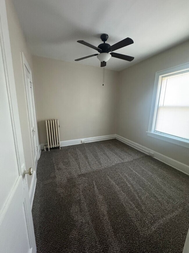 Foto del edificio - 2464 Harney St