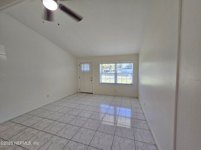 Foto del edificio - 11927 Dowling Ln