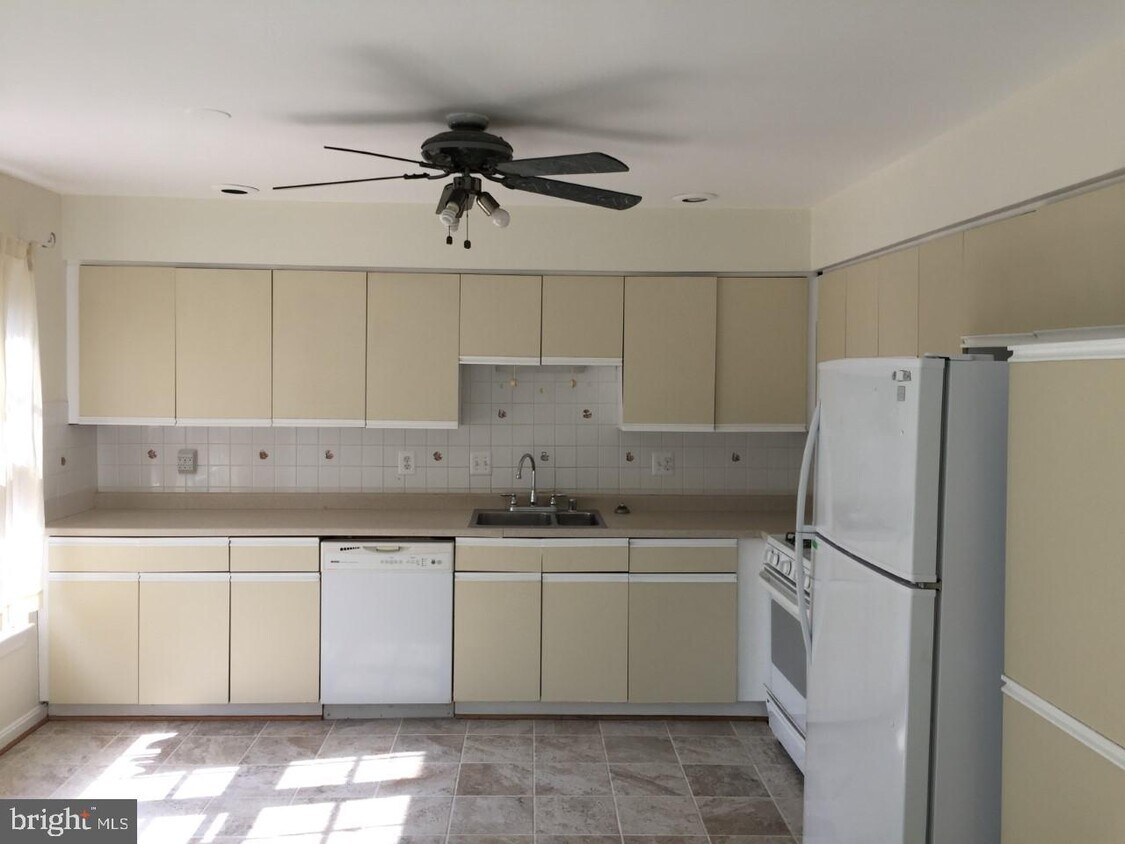Primary Photo - 12214 Grassy Hill Ct