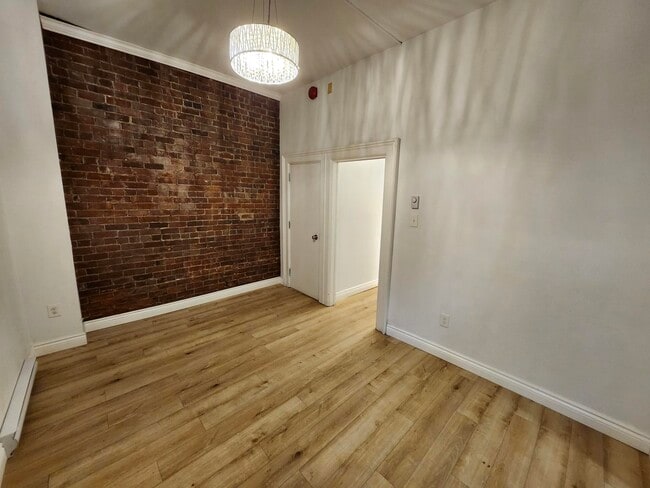 Building Photo - 55 Carmarthen St