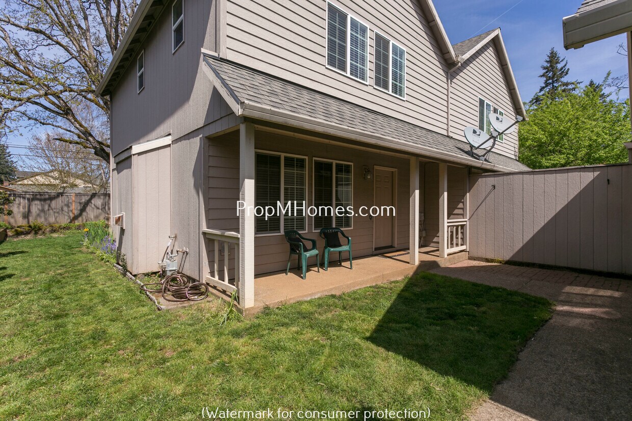 Primary Photo - Spacious Three Bedroom Home in Oregon City...