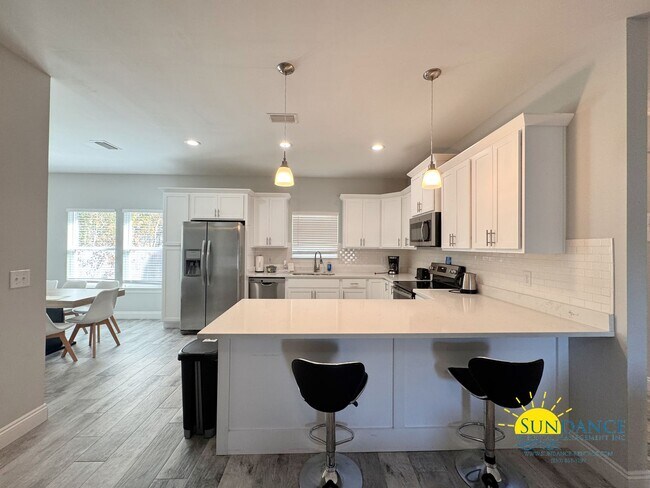 Foto del edificio - FURNISHED 3-Bedroom, 2-Bath Home with Premium Features in Navarre, Florida!