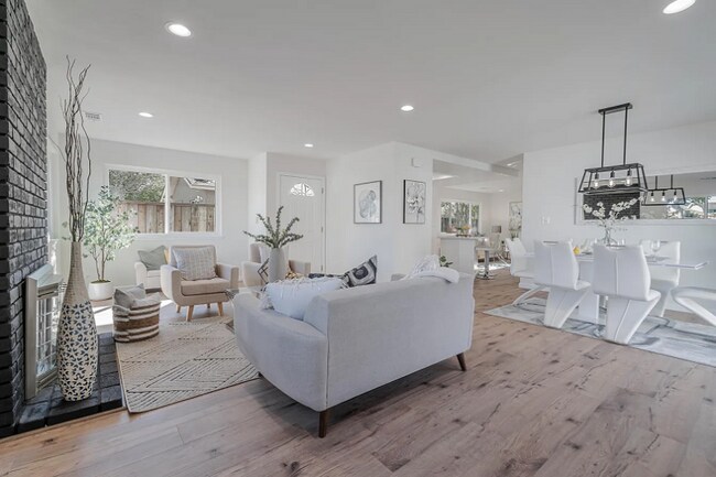 Foto del edificio - 7675 Sunset Ave