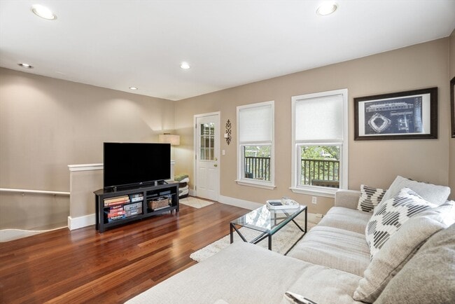 Building Photo - 31 Regent St