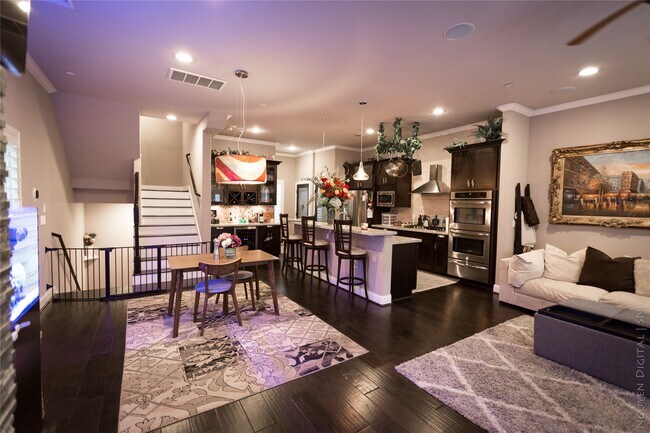 Foto del edificio - 1204 Cushing St