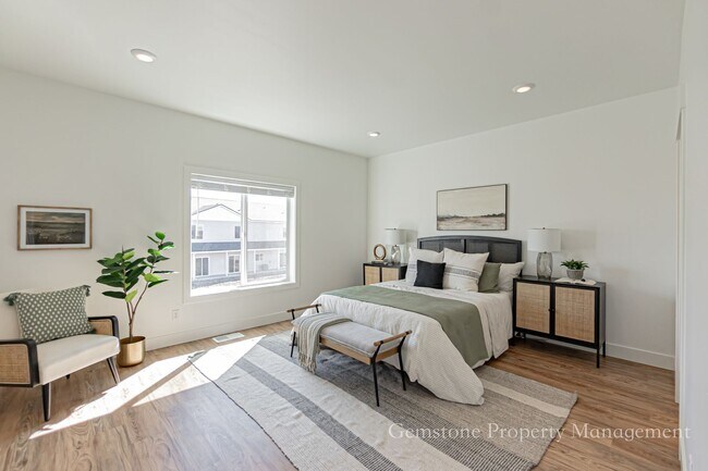 Building Photo - Brand New 3 Bed 2.5 bath END UNIT inSugar ...