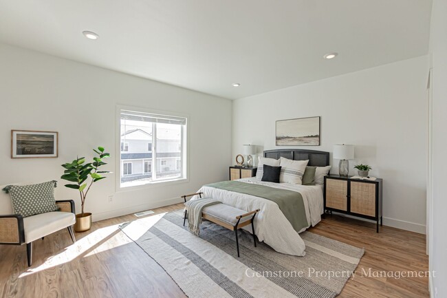 Building Photo - CHECKOUT this 3 Bed 2.5 Bath Townhome located in Sugar City!