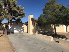 Building Photo - 7423 Dumosa Ave