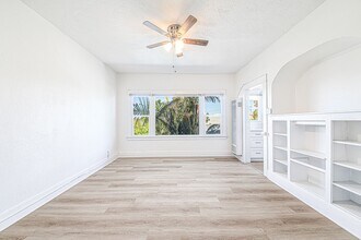 Building Photo - 1643 Locust Ave Building Photo - 1643 Locust Ave