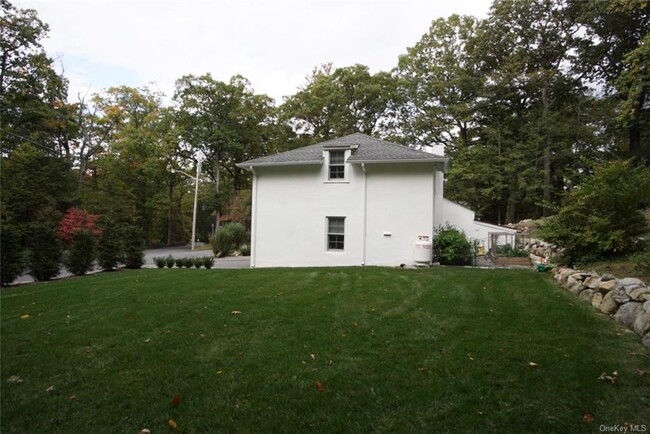 Building Photo - 20 Ridge Rd