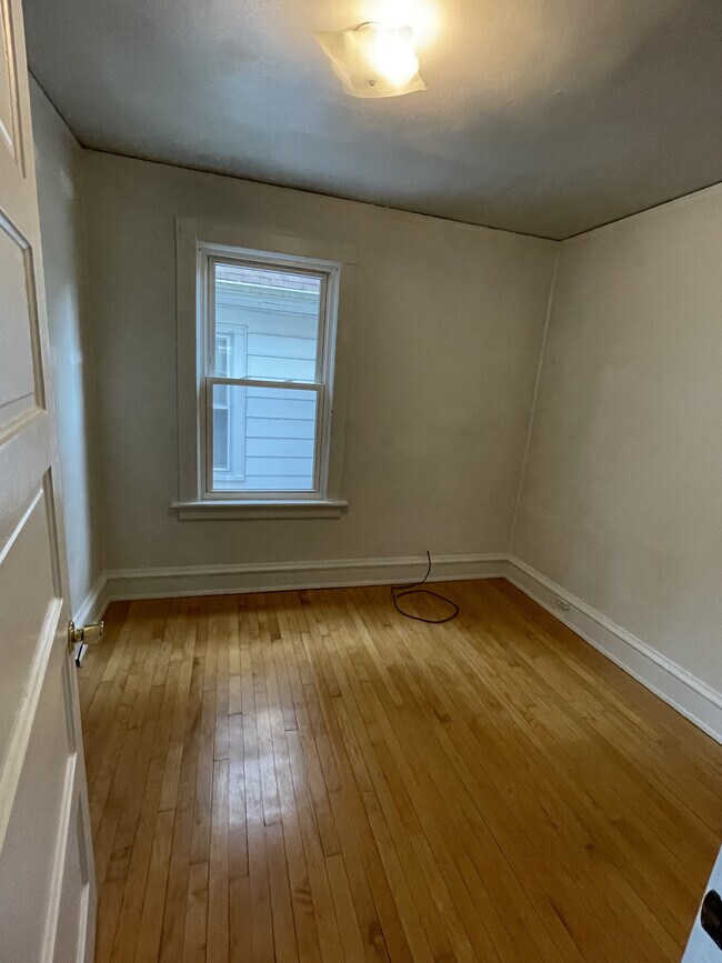 Building Photo - 2500 E Edgewood Ave