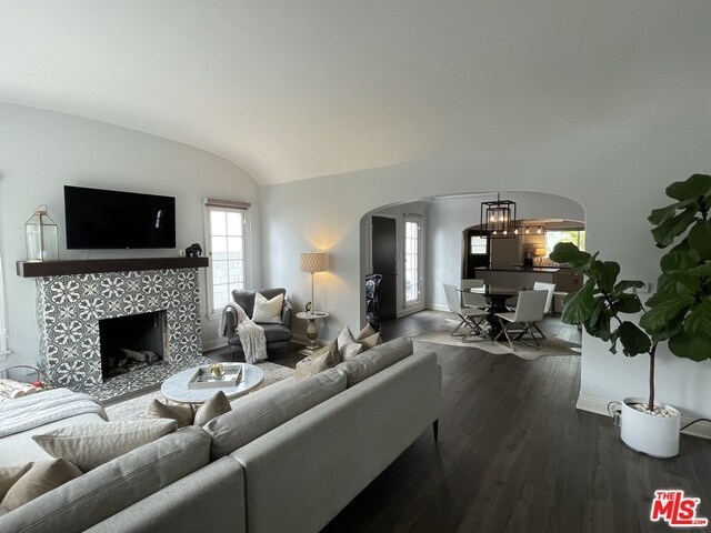 Building Photo - 1373 S Orange Dr
