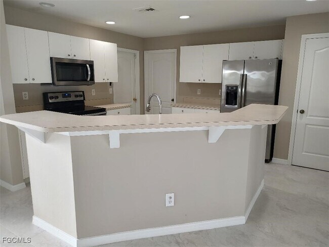 Building Photo - 1719 SW 2nd Pl