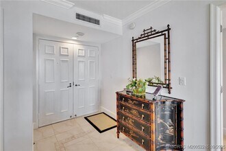 Building Photo - 500 Ocean Dr