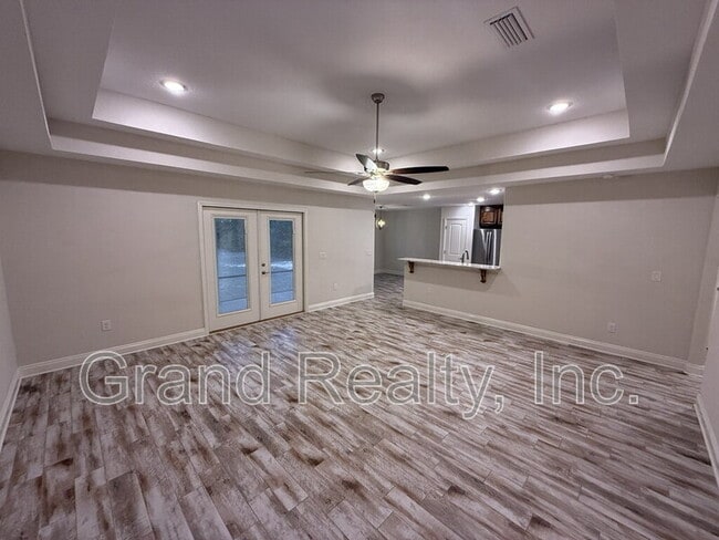 Foto del edificio - 4999 Creekside Ln