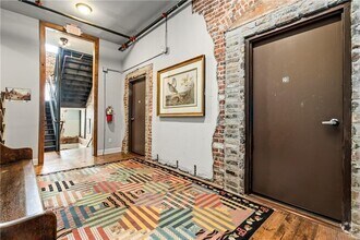 Building Photo - 558 St Francis St