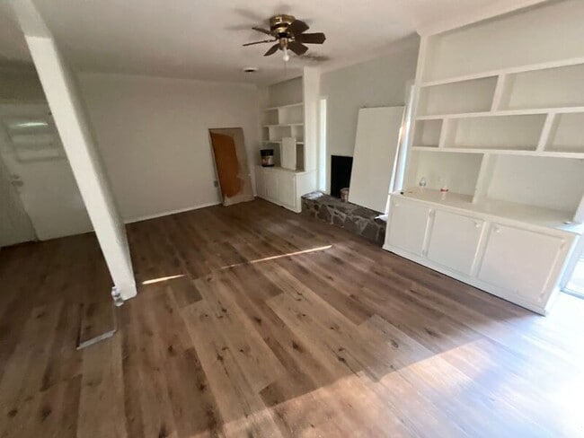 Building Photo - 131 Estates Ct