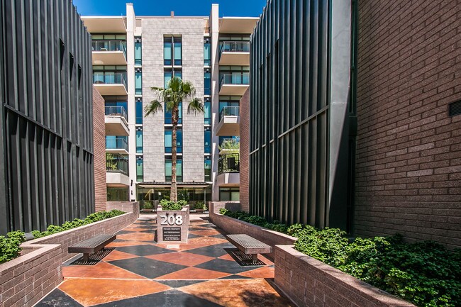 Foto del edificio - 208 W Portland St