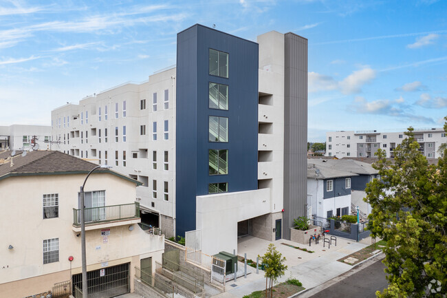 Primary Photo - Brynhurst Apartments
