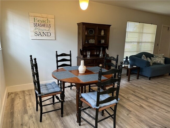 Foto del edificio - 48 Woodland Dr