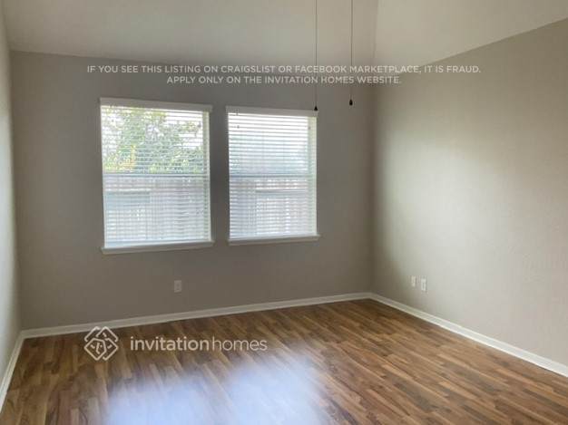 Foto del edificio - 625 Rocky Hollow Ln