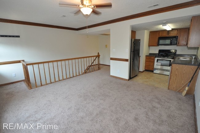 Building Photo - 24 Academy Ln