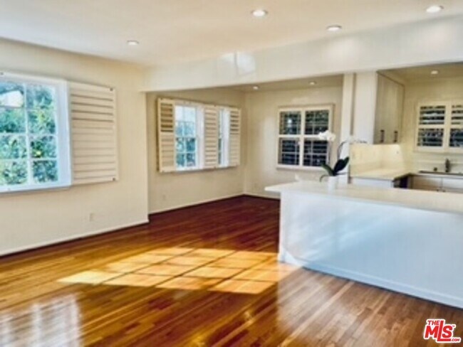 Foto del edificio - 1256 Devon Ave