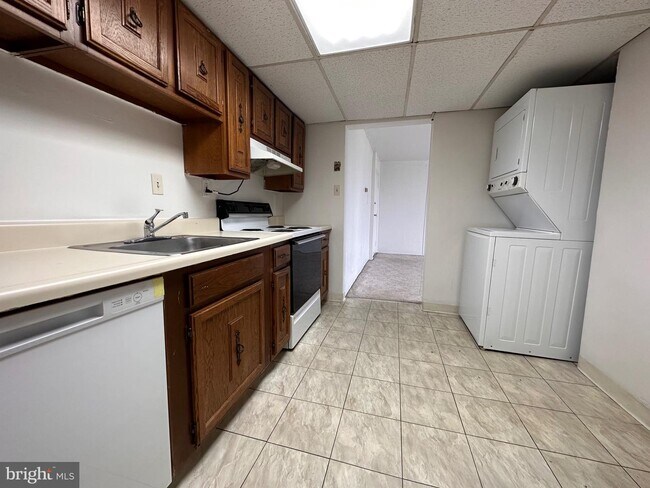Foto del edificio - 3333 Forest Ln