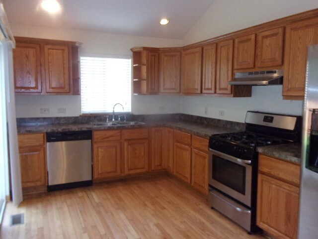 Primary Photo - 122 W Bodine Dr